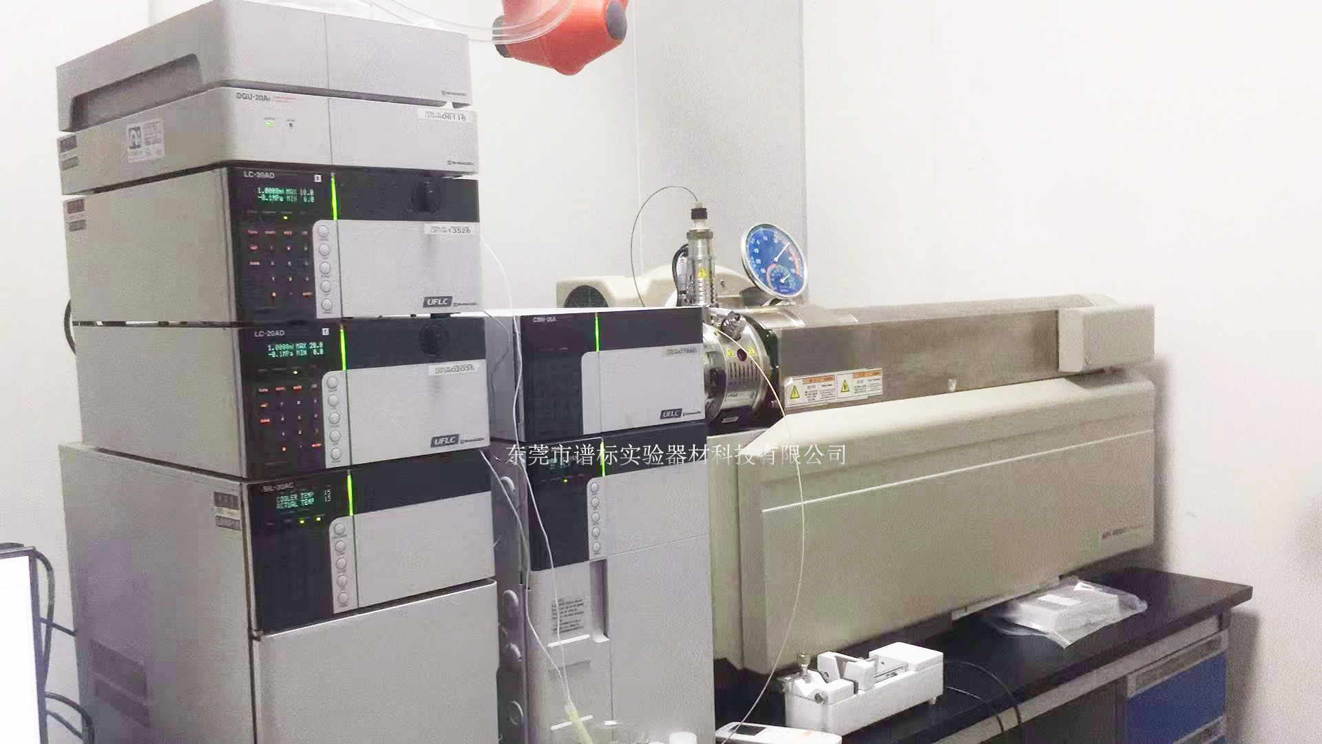 液質聯用儀,X熒光光譜儀於7月18日在廣州某化妝品檢測安裝調試